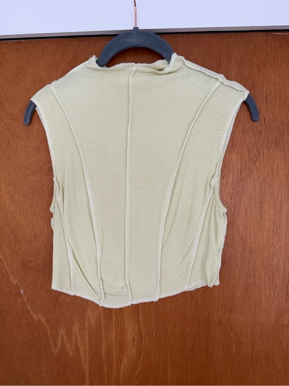 Isalis neon yellow ribbed crop